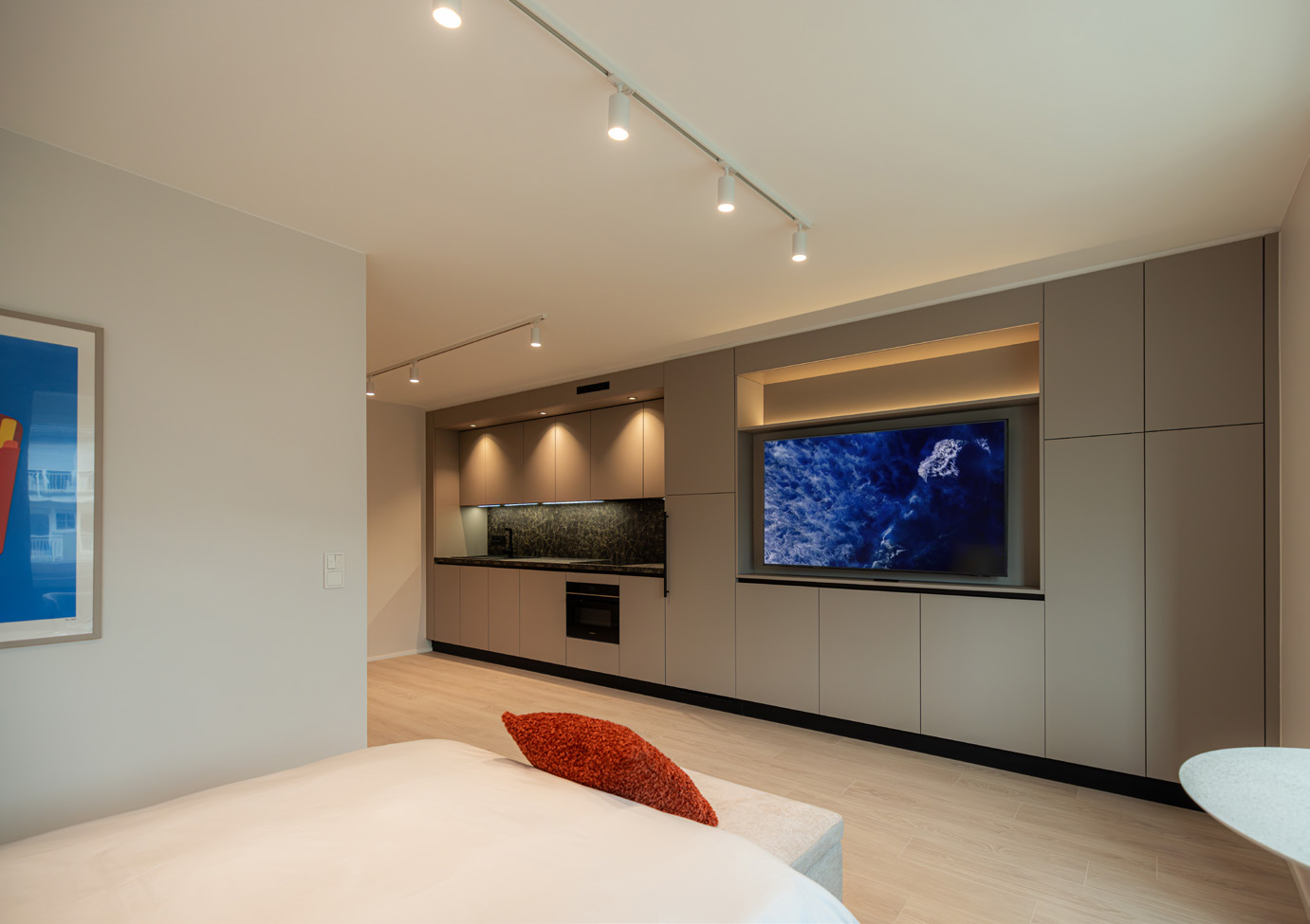 Studio 07 overview &acirc; living and dining area